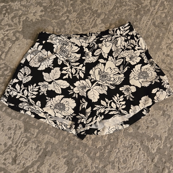 Old Navy Black and White Floral High Waist Shorts - Picture 2 of 6